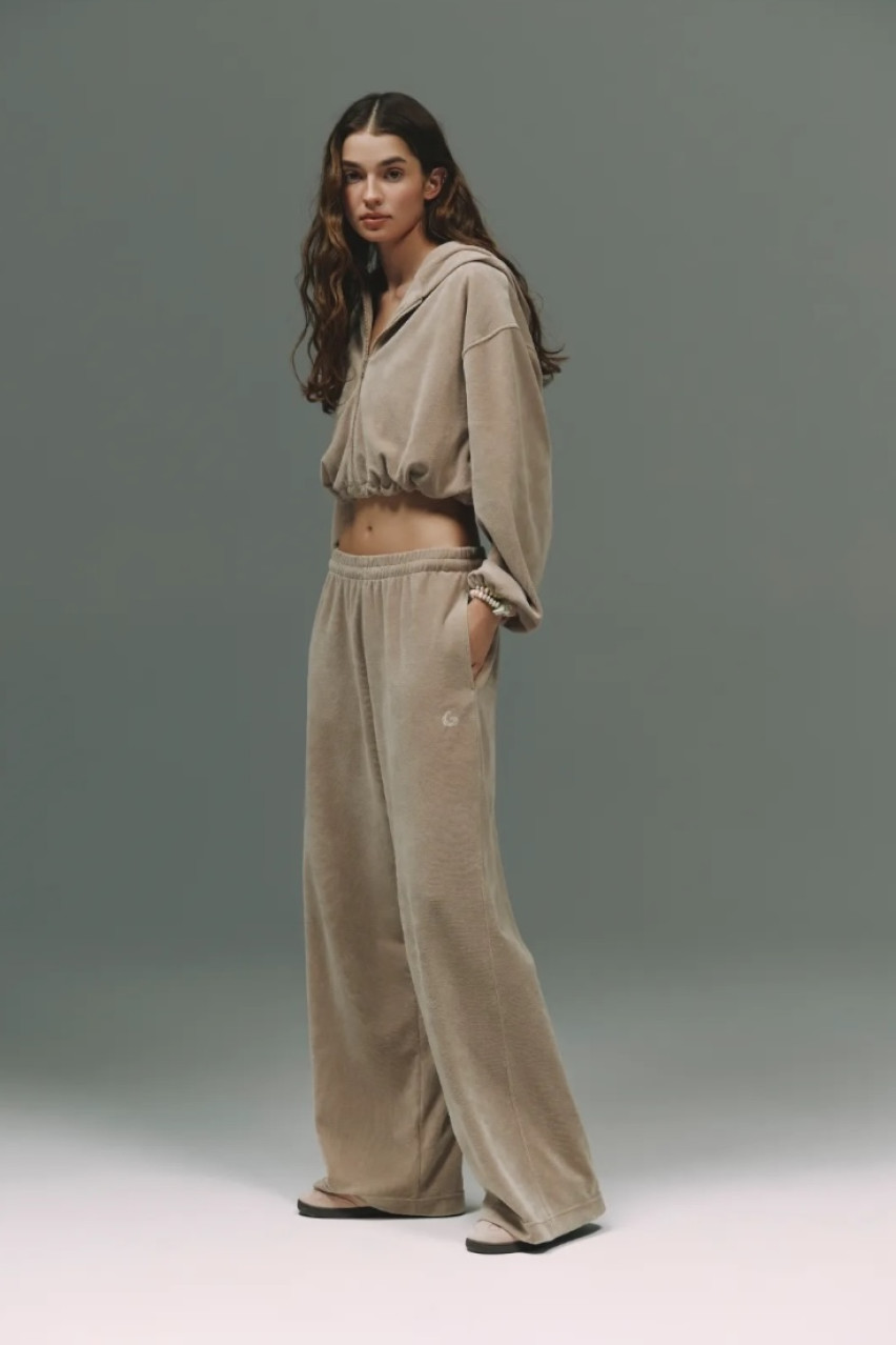 Темно-бежевий велюровий костюм з штанами-палаццо 044GARDEN