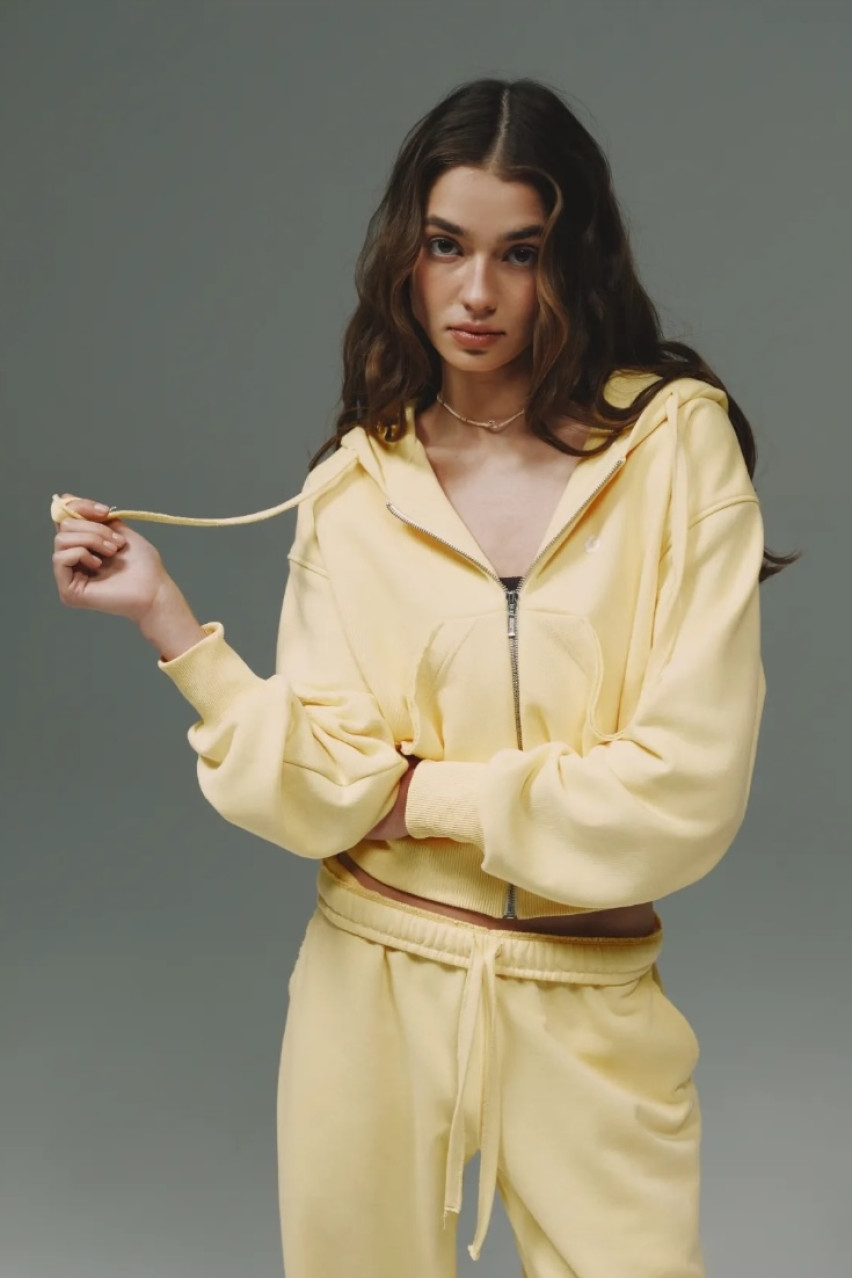 Жовтий спортивний костюм з необробленим низом 044GARDEN
