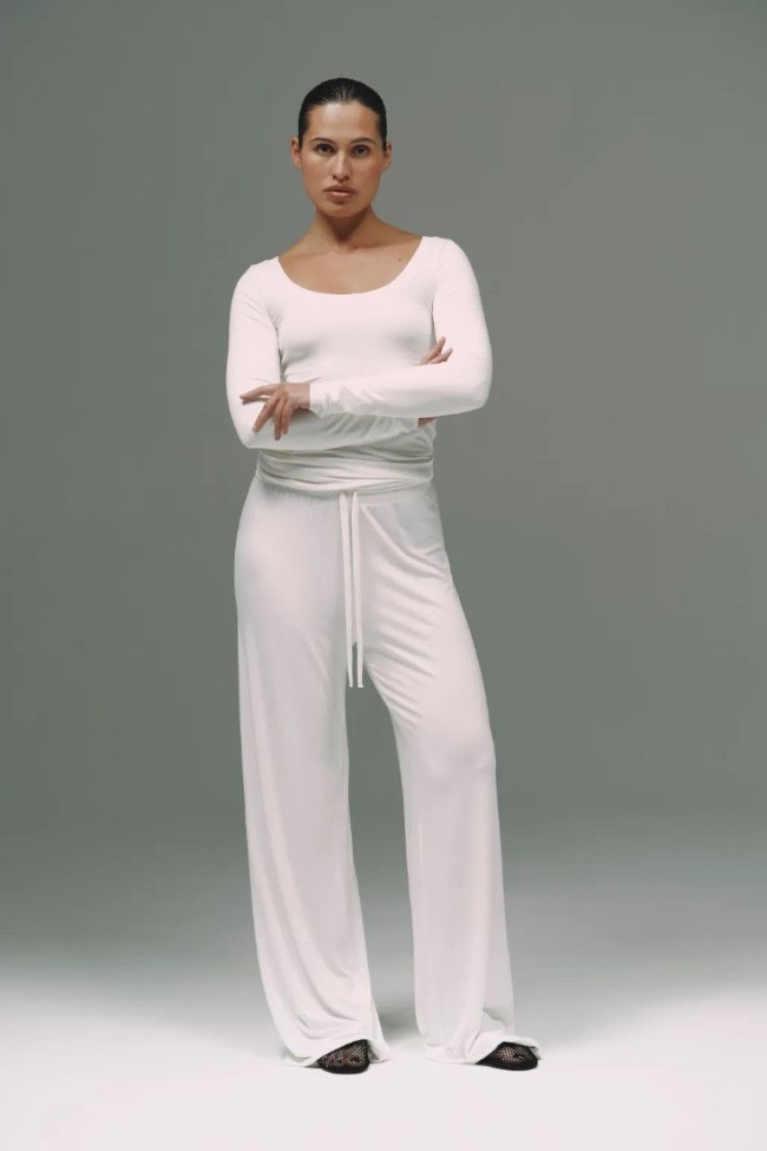 Молочний віскозний костюм 044GARDEN