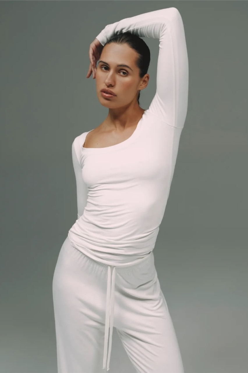 Молочний віскозний костюм 044GARDEN