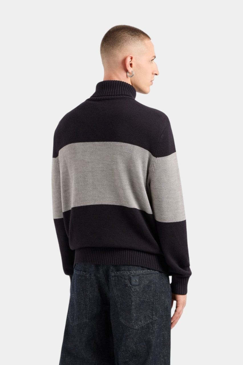 Темно синий свитер с серой контрастной полосой 6DZM2E ZM1LZ 25FV Armani Exchange