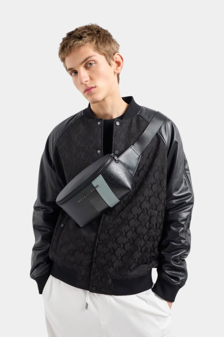 Черная поясная сумка с монограммой и полосатым дизайном XM000165 AF11935 MC043 Armani Exchange