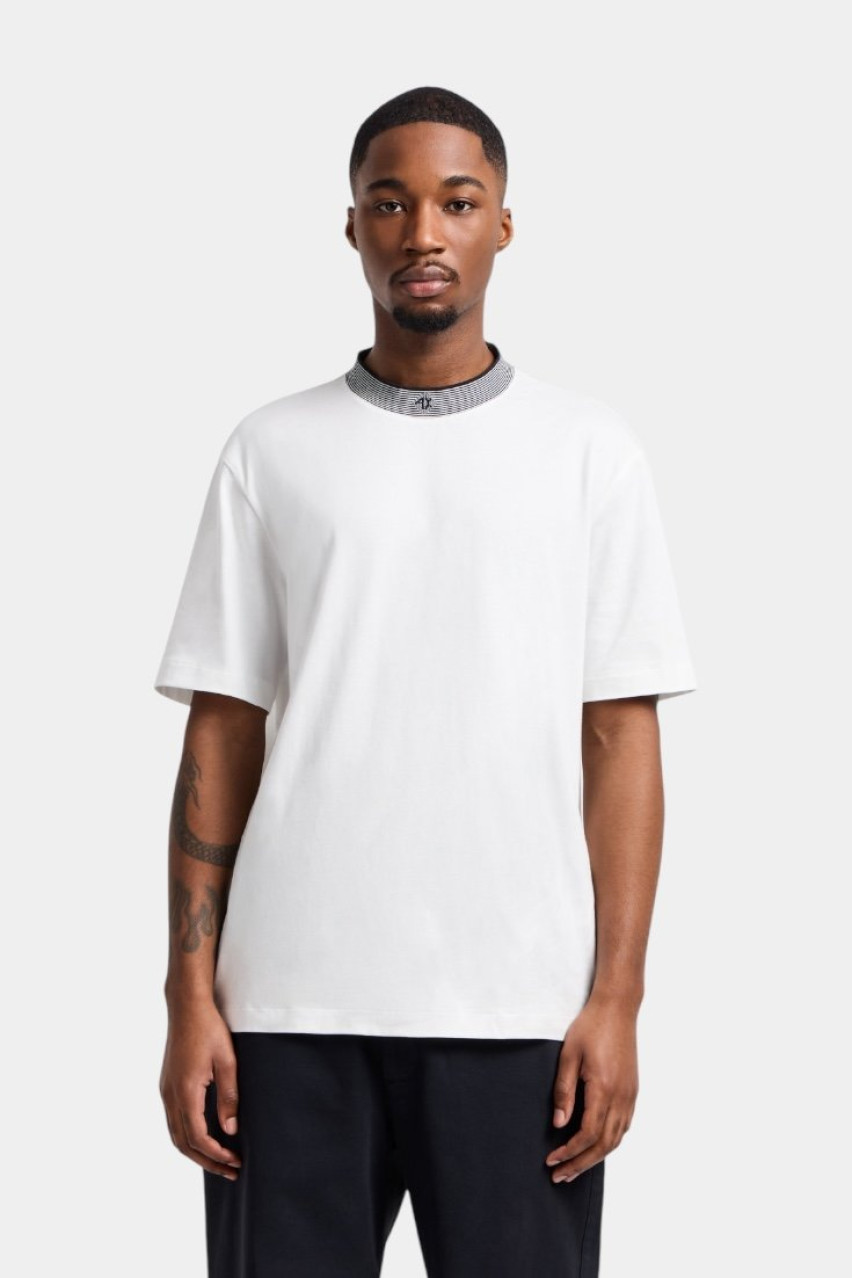Біла футболка стандартного крою з контрастним воротом XM000280 AF10361 M0053 Armani Exchange