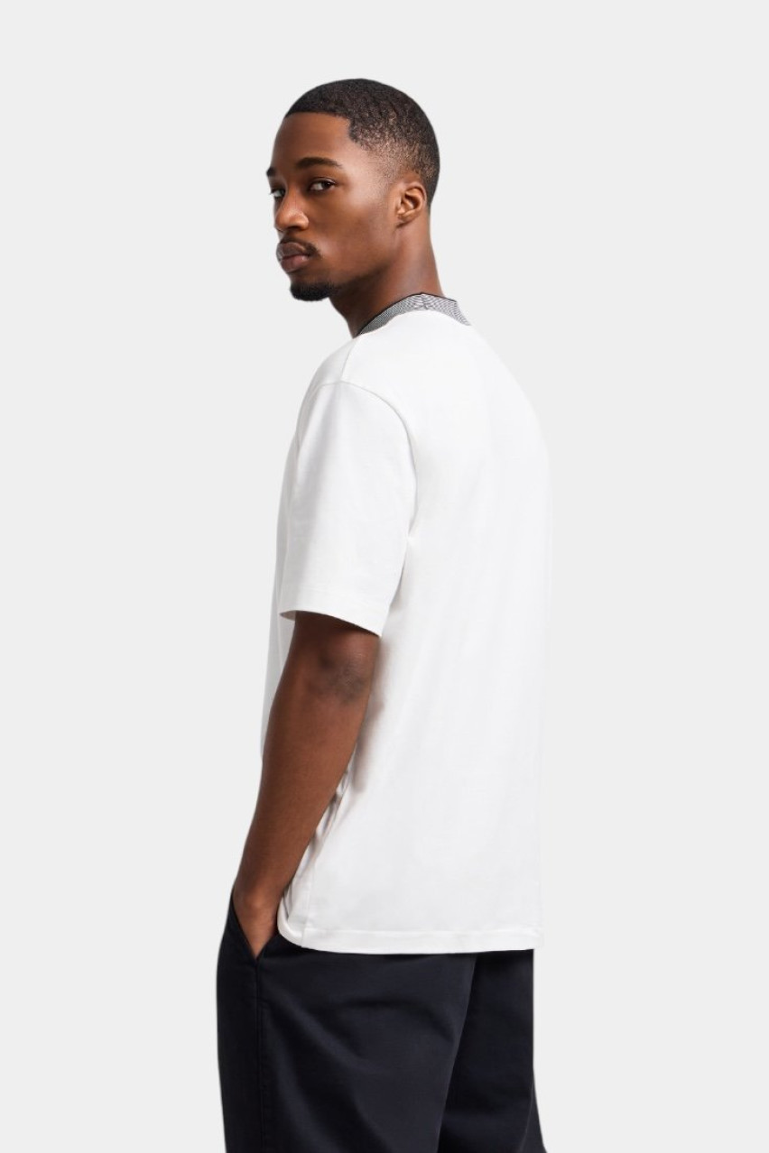 Біла футболка стандартного крою з контрастним воротом XM000280 AF10361 M0053 Armani Exchange