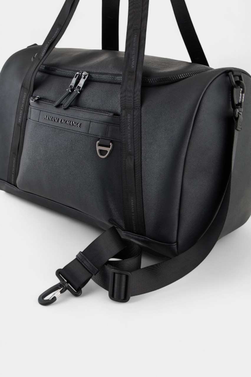 Черная тревел-сумка с наружным карманом и металлическим логотипом XM000143 AF11925 UC001 Armani Exchange
