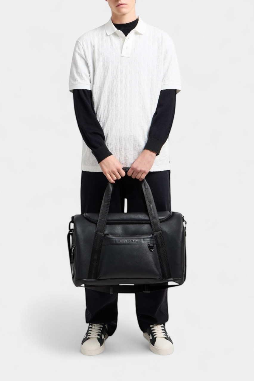 Черная тревел-сумка с наружным карманом и металлическим логотипом XM000143 AF11925 UC001 Armani Exchange