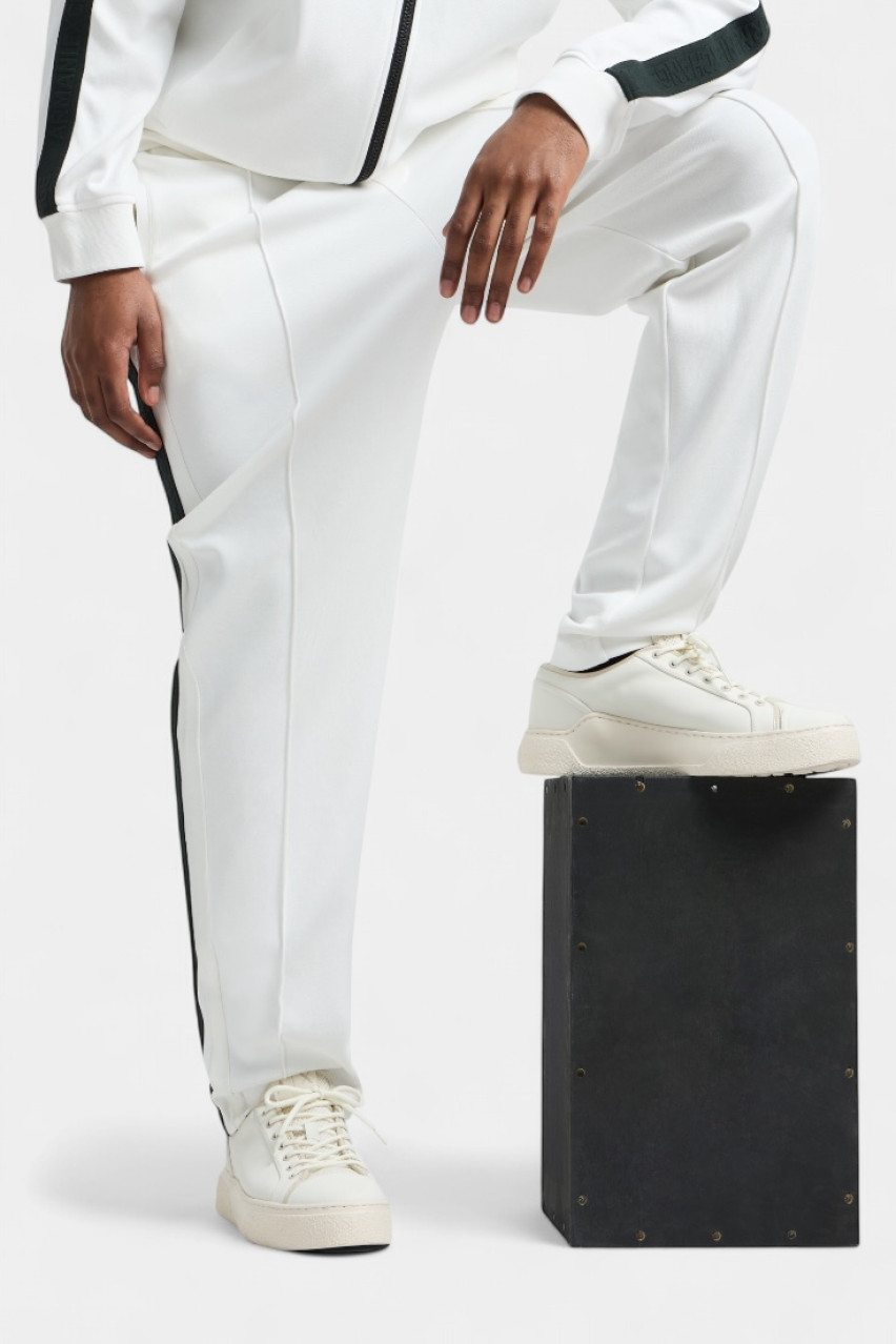 Молочні шкіряні кеди з сітчастими вставками XUX243 XV913 00894 Armani Exchange