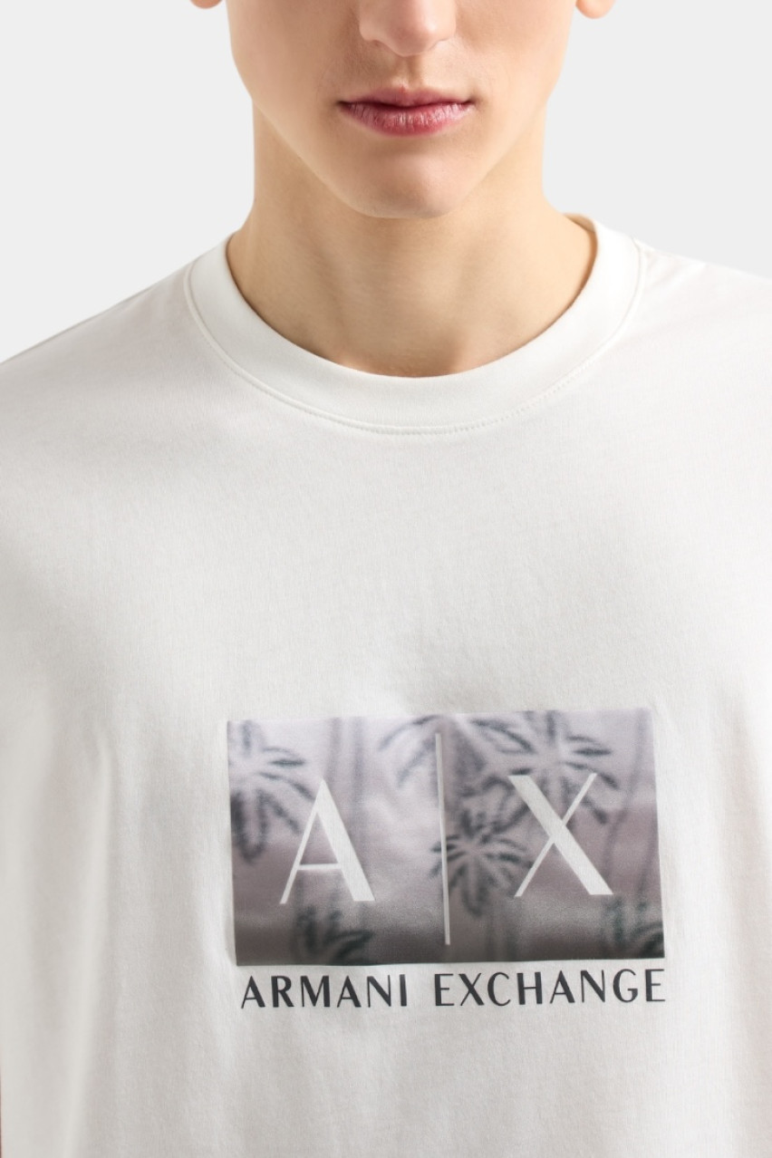 Біла футболка стандартного крою з принтованим логотипом XM000555 AF10358 U0009 Armani Exchange