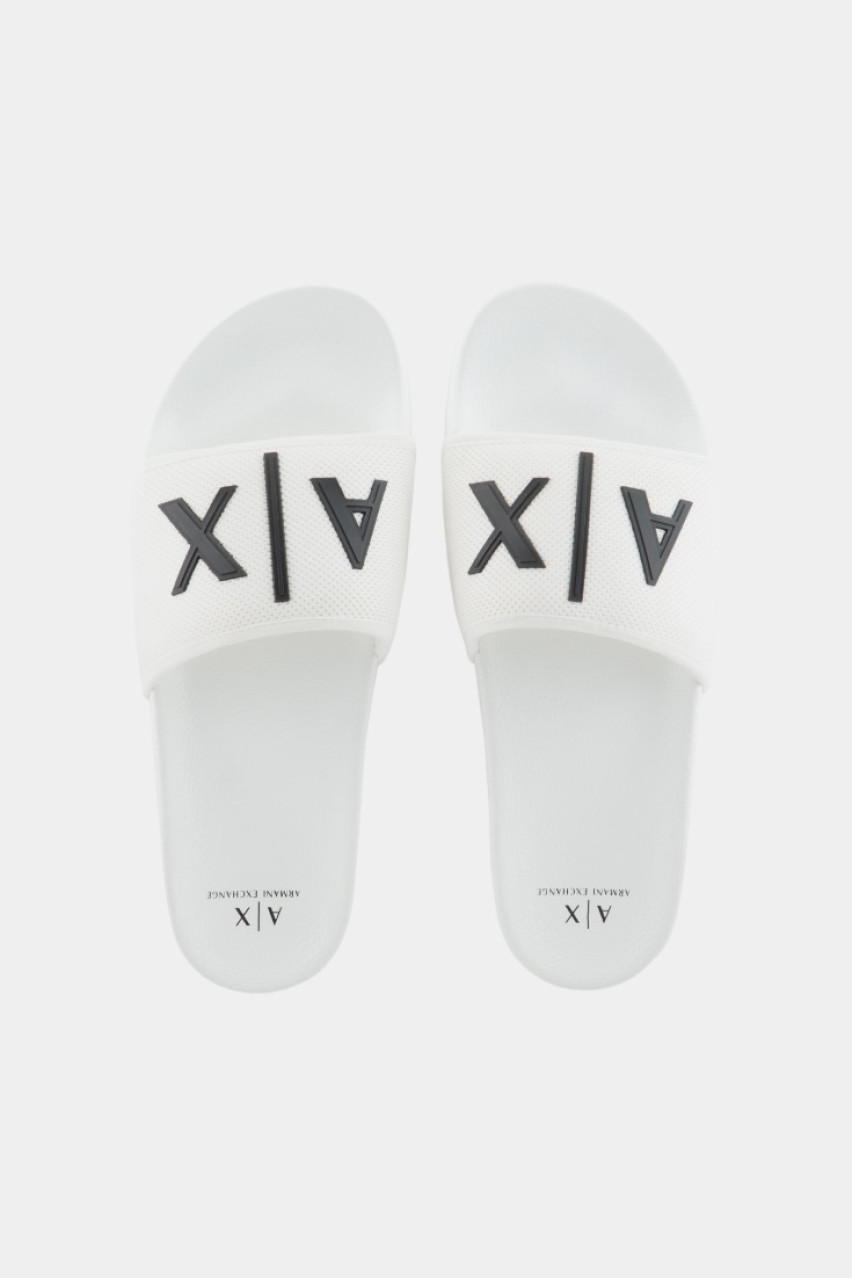 Белые шлепки с черным логотипом XUP001 XV820 K488 Armani Exchange