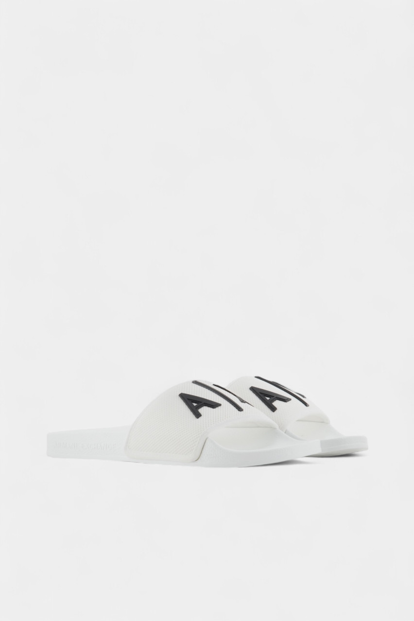 Белые шлепки с черным логотипом XUP001 XV820 K488 Armani Exchange