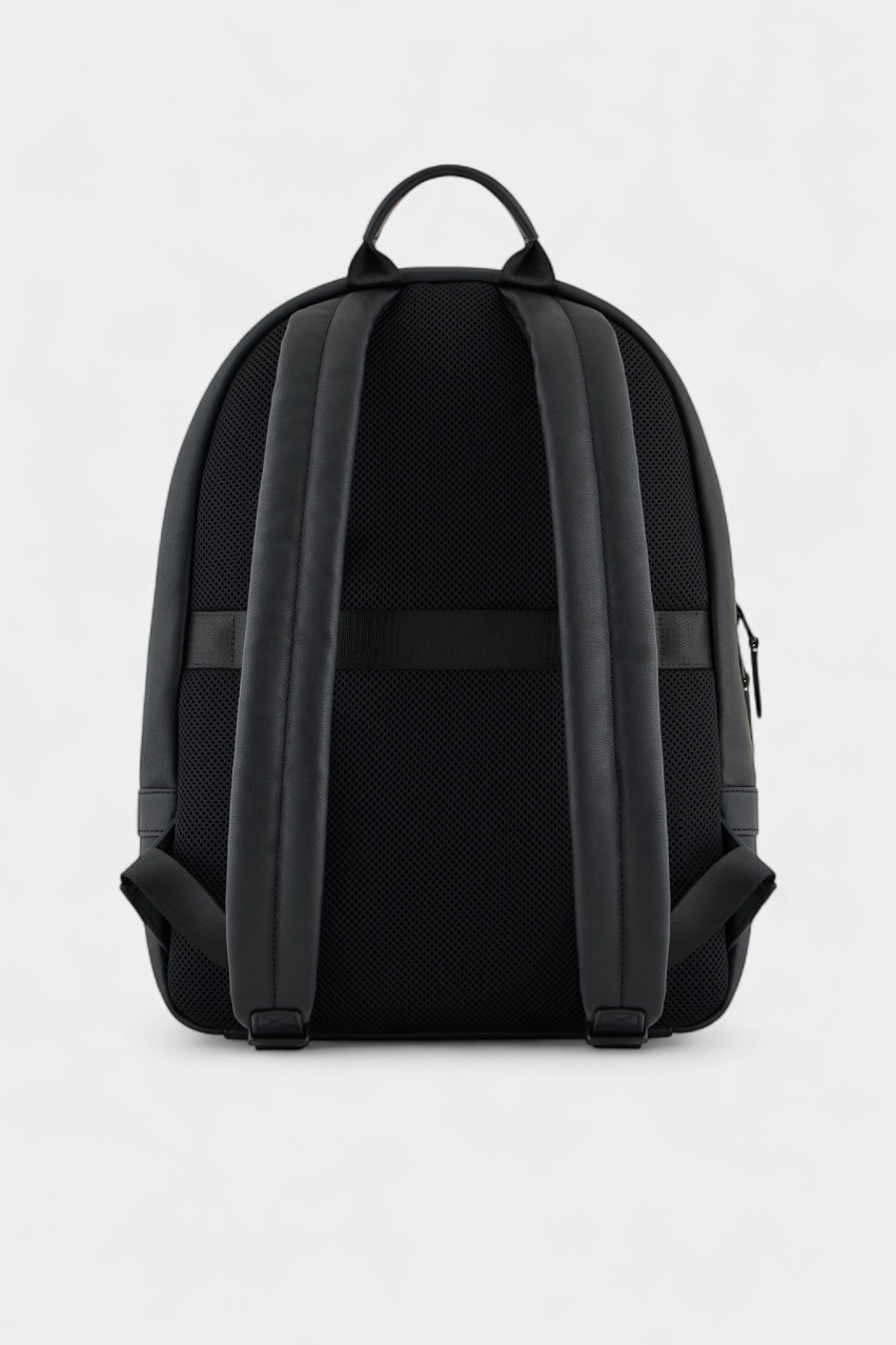Чорний рюкзак із зовнішньою кишенею та металевим логотипом XM000142 AF11925 UC001 Armani Exchange