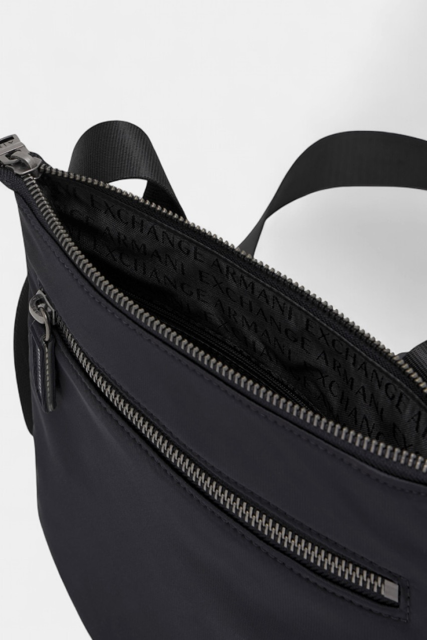 Темно-синя пласка сумка крос-боді з текстилю XM000105 AF15129 UB101 Armani Exchange