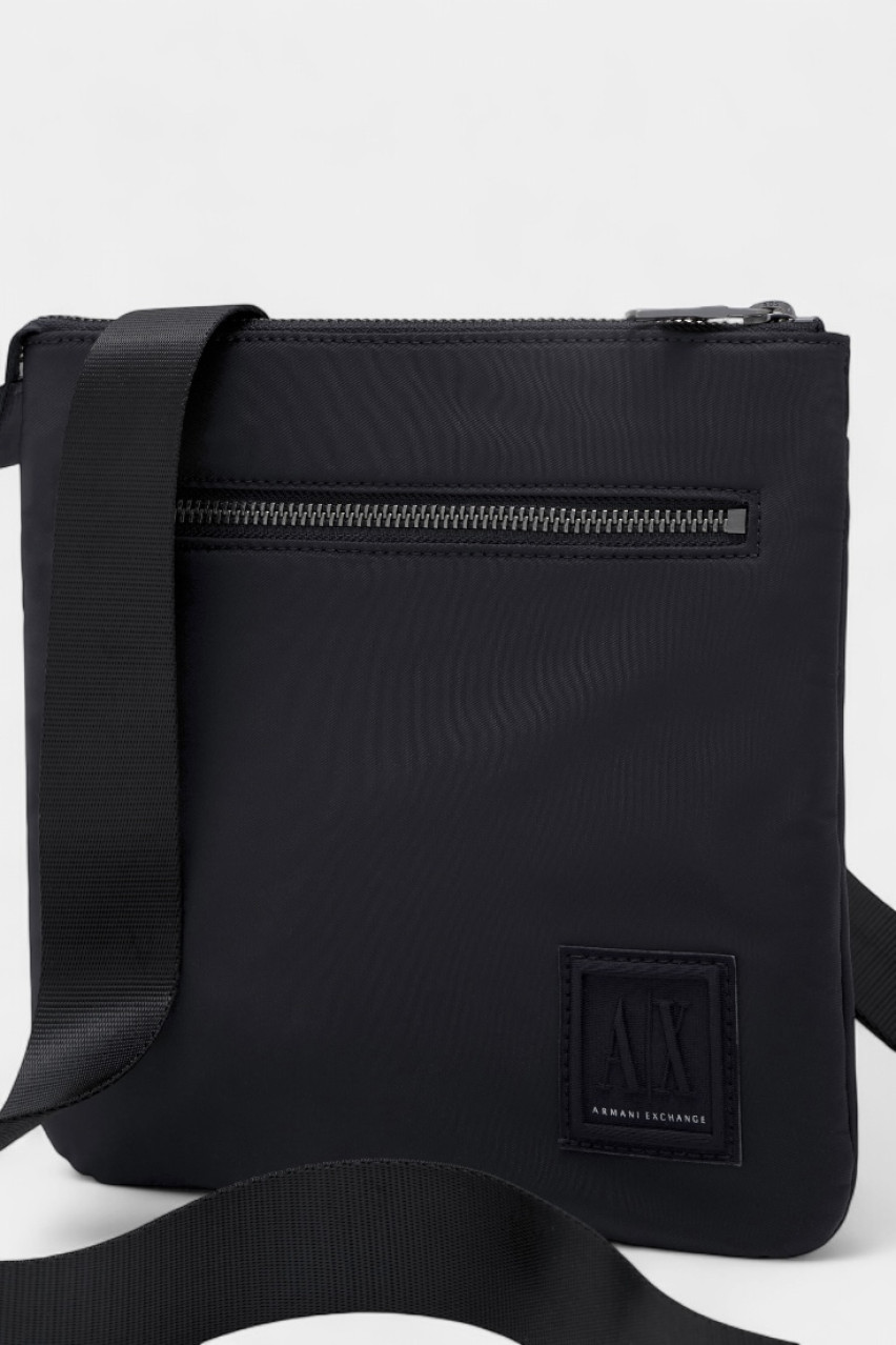 Темно-синя пласка сумка крос-боді з текстилю XM000105 AF15129 UB101 Armani Exchange
