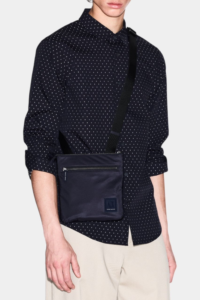Темно-синя пласка сумка крос-боді з текстилю XM000105 AF15129 UB101 Armani Exchange