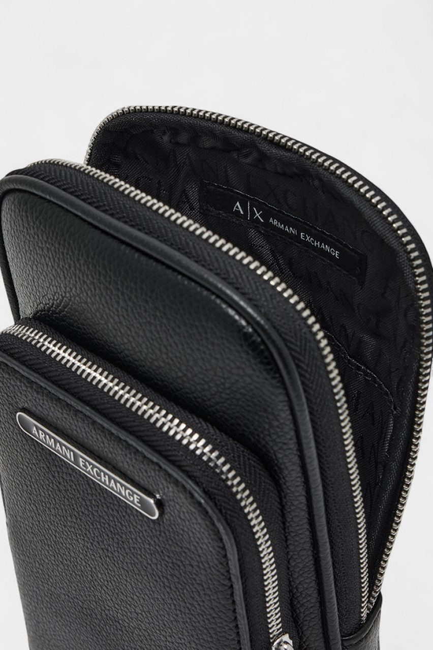 Черная компактная сумка кросс-боди из экокожи XM001258 AF12134 UC001 Armani Exchange