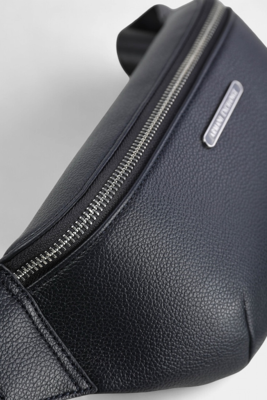 Темно-синяя поясная сумка из экокожи XM000848 AF12134 UB101 Armani Exchange