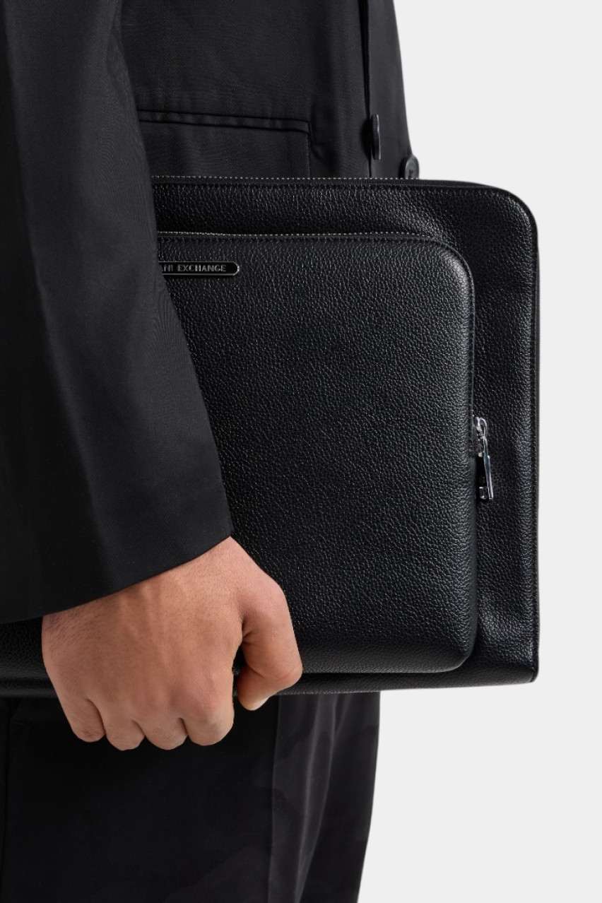 Черный клатч-мессенджер из экокожи XM001257 AF12134 UC001 Armani Exchange