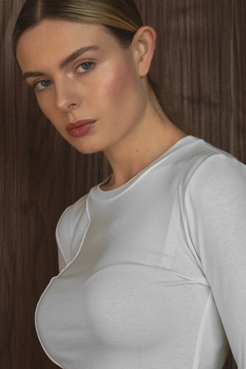 Молочний віскозний лонгслів BLAZH.