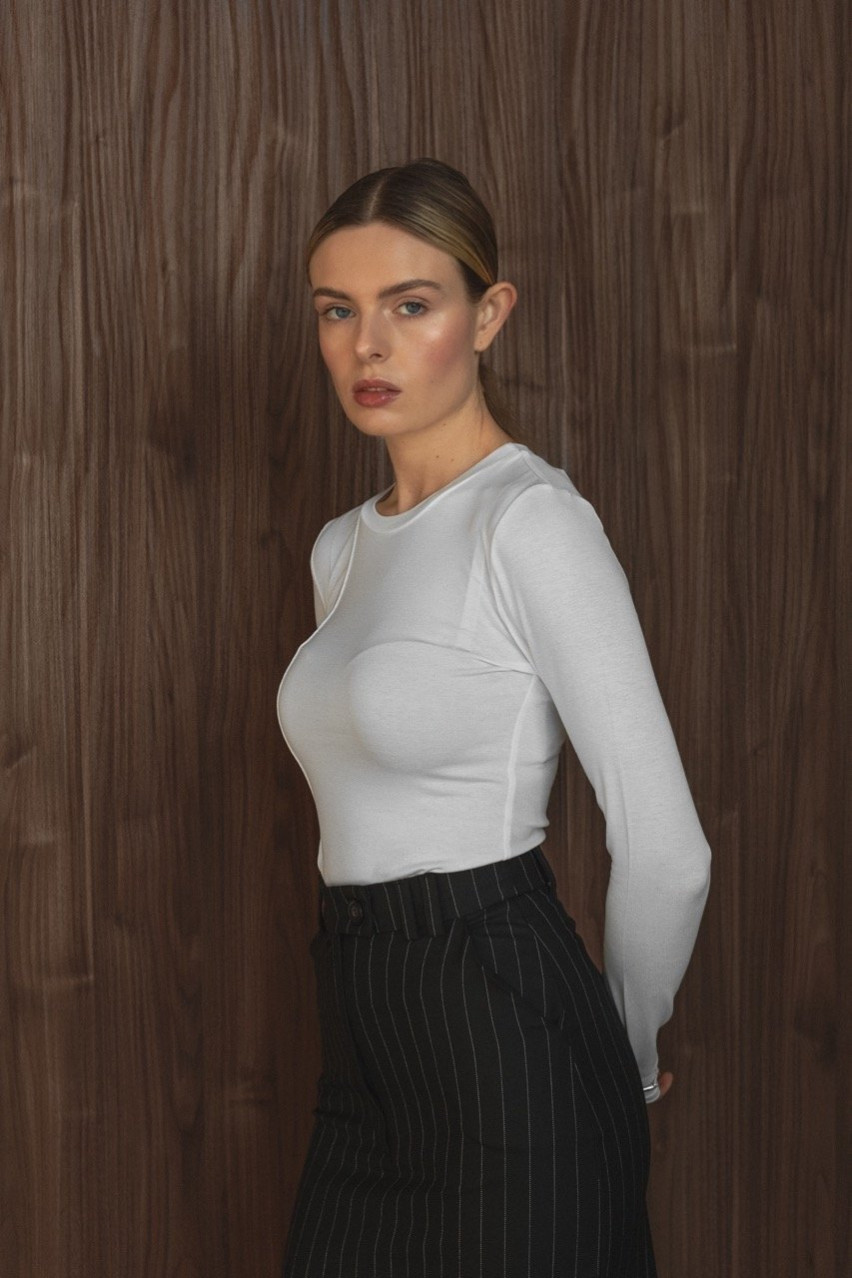 Молочний віскозний лонгслів BLAZH.