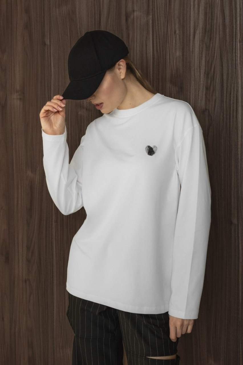 Молочный лонгслив BLAZH.