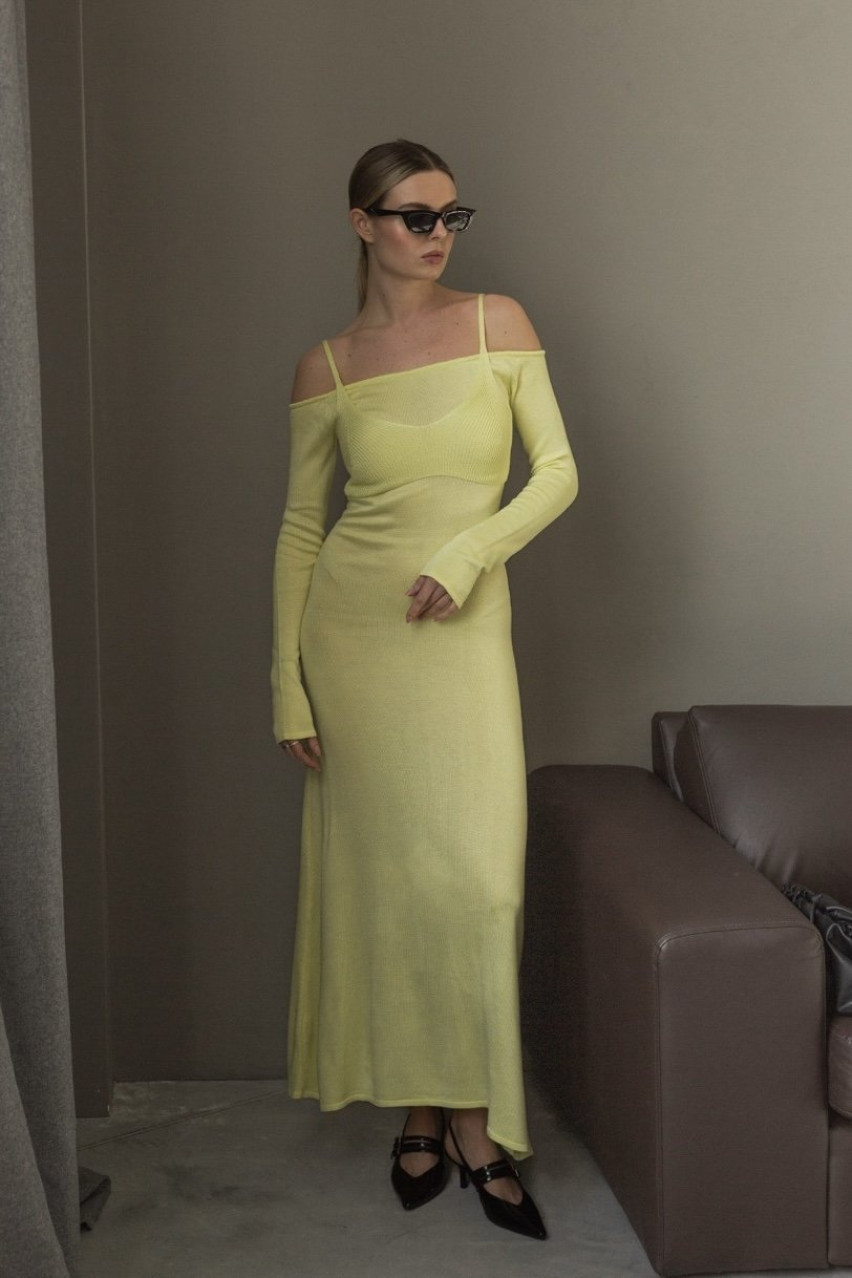 Лимонна сукня з відкритими плечима