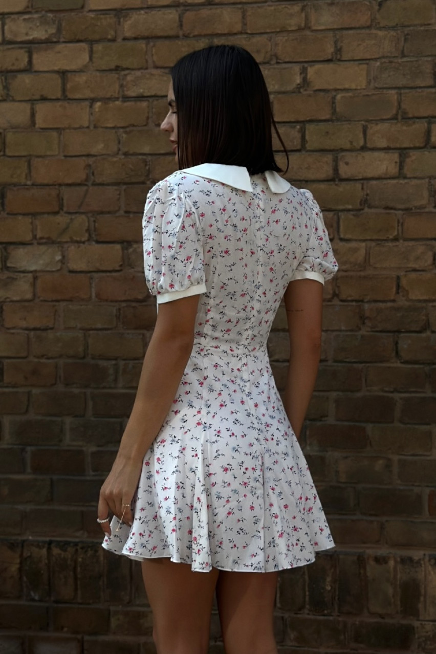 Біла квіткова сукня з комірцем SS2024 BLAZH.