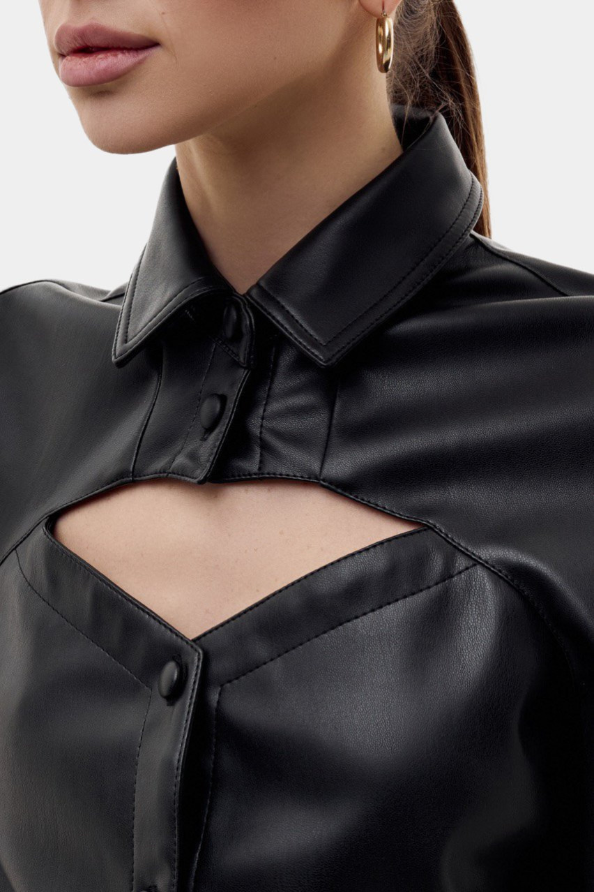 Чёрная рубашка из экокожи BLAZH.