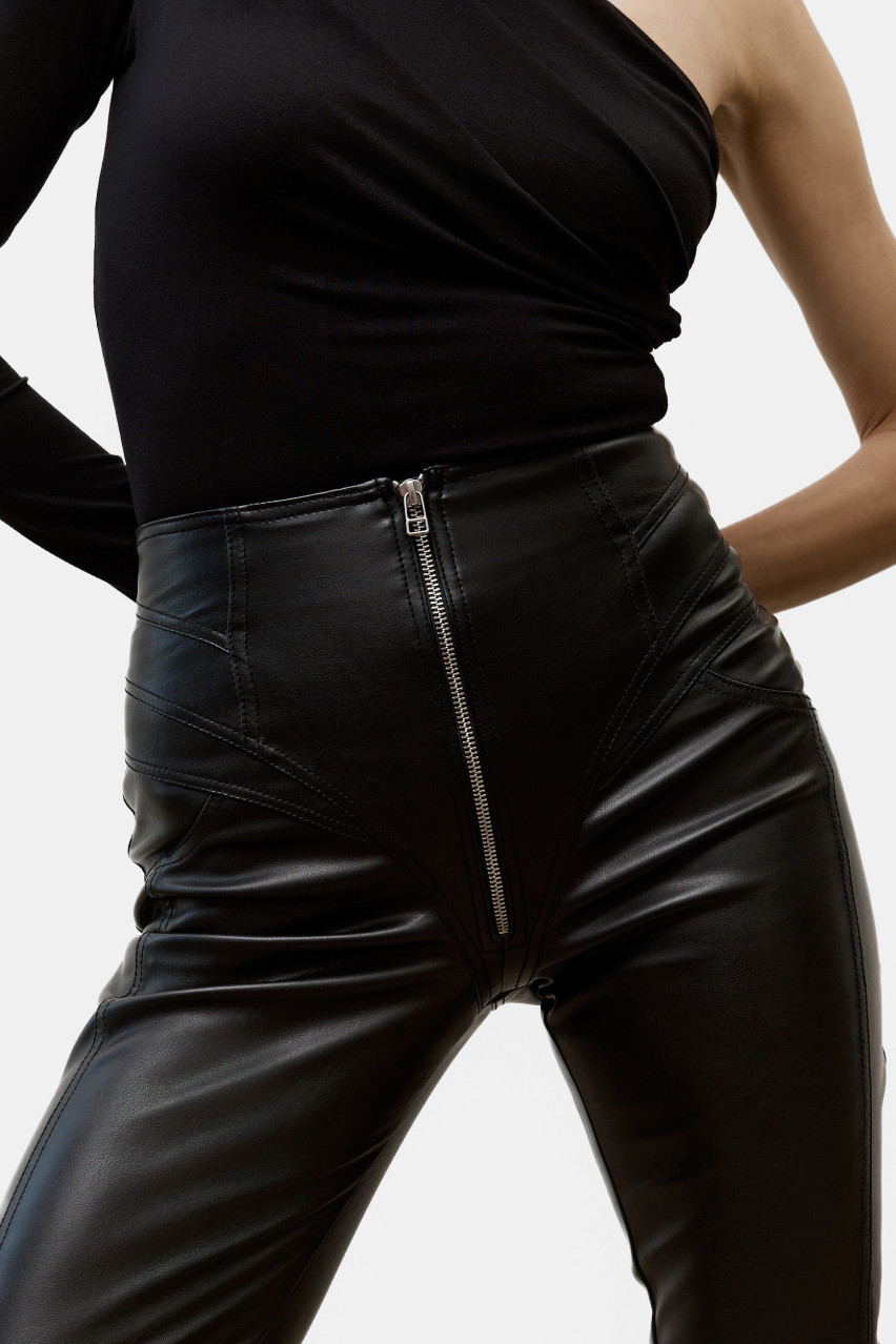 Чорні корсетні брюки з екошкіри BLAZH.