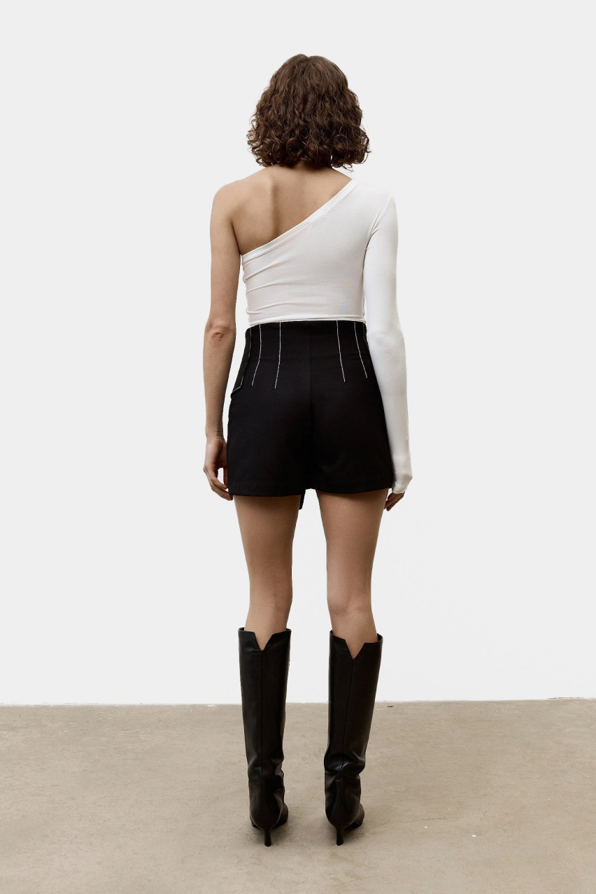 Чёрные шорты-юбка