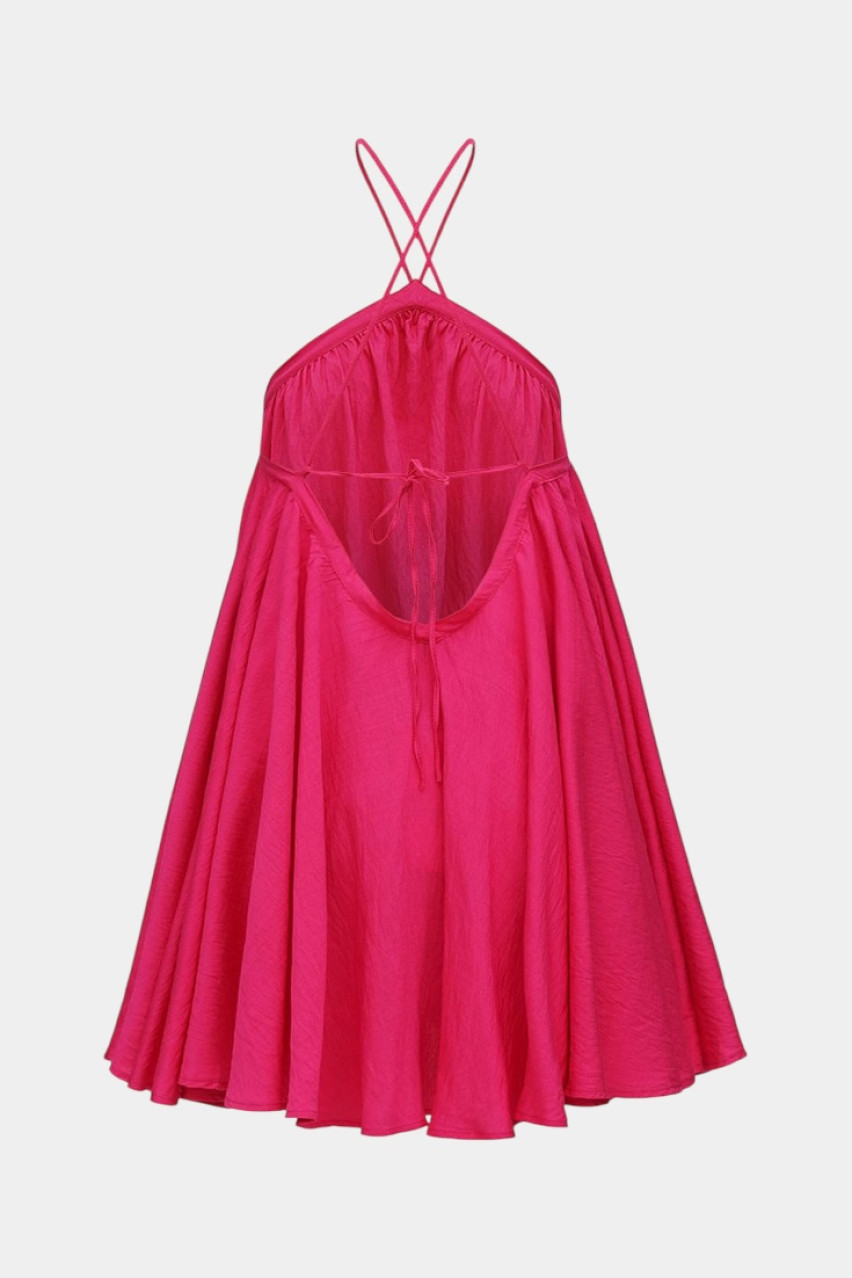 Рожева сукня з відкритою спиною