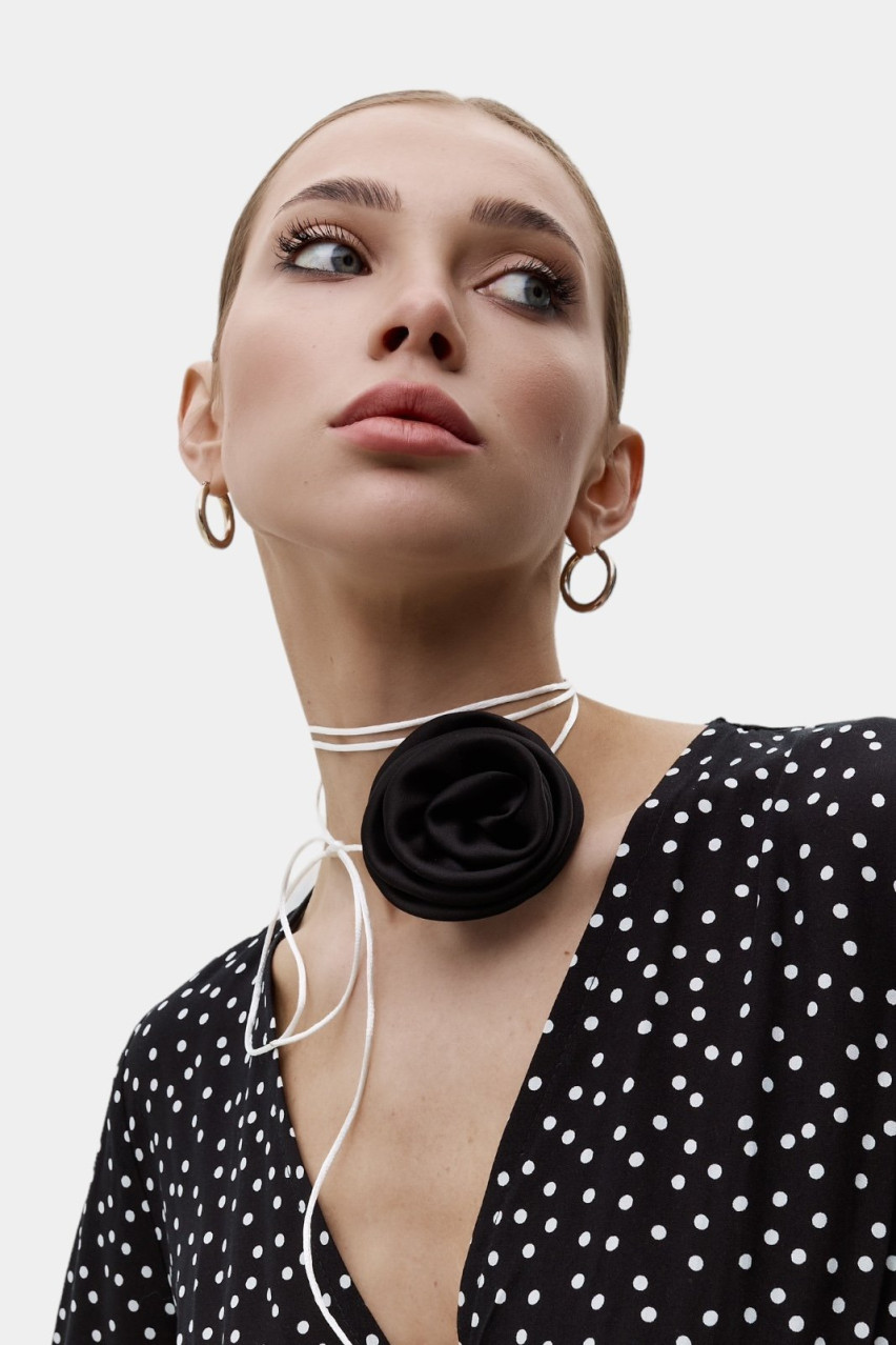 Чёрный чокер-роза BLAZH.