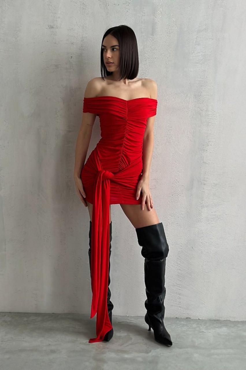 Красное мини-платье с драпировкой и хвостом BLAZH.
