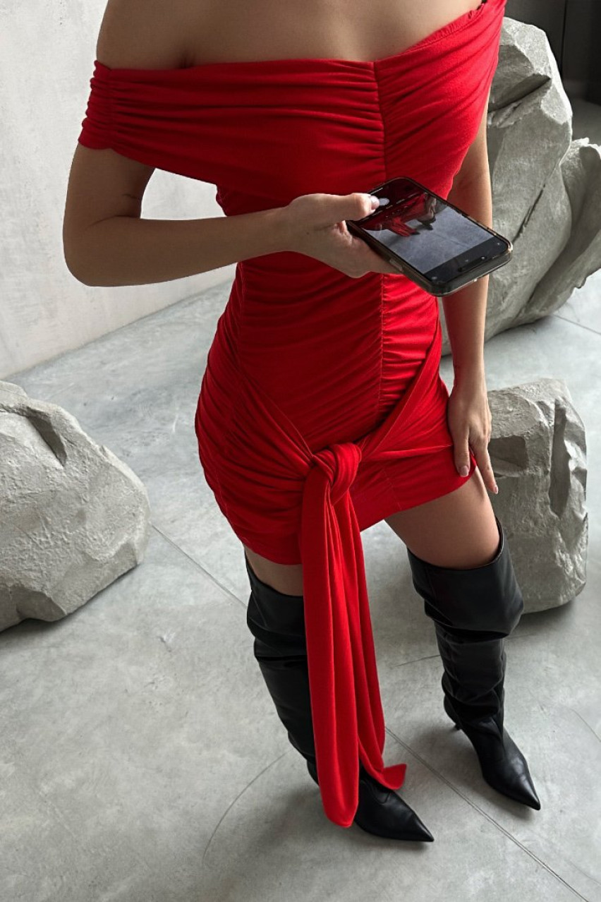 Красное мини-платье с драпировкой и хвостом BLAZH.