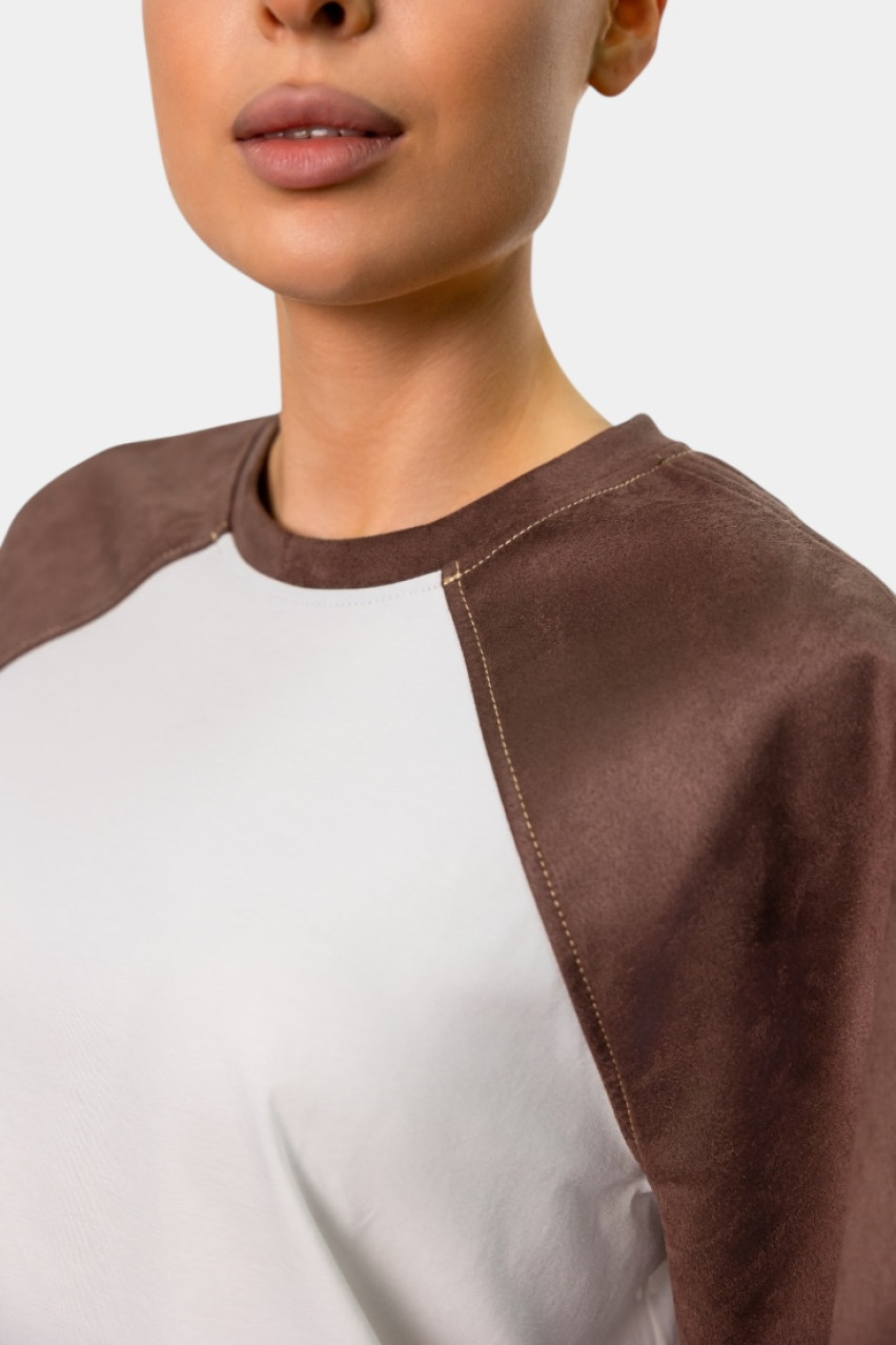 Футболка с замшевыми рукавами BLAZH.