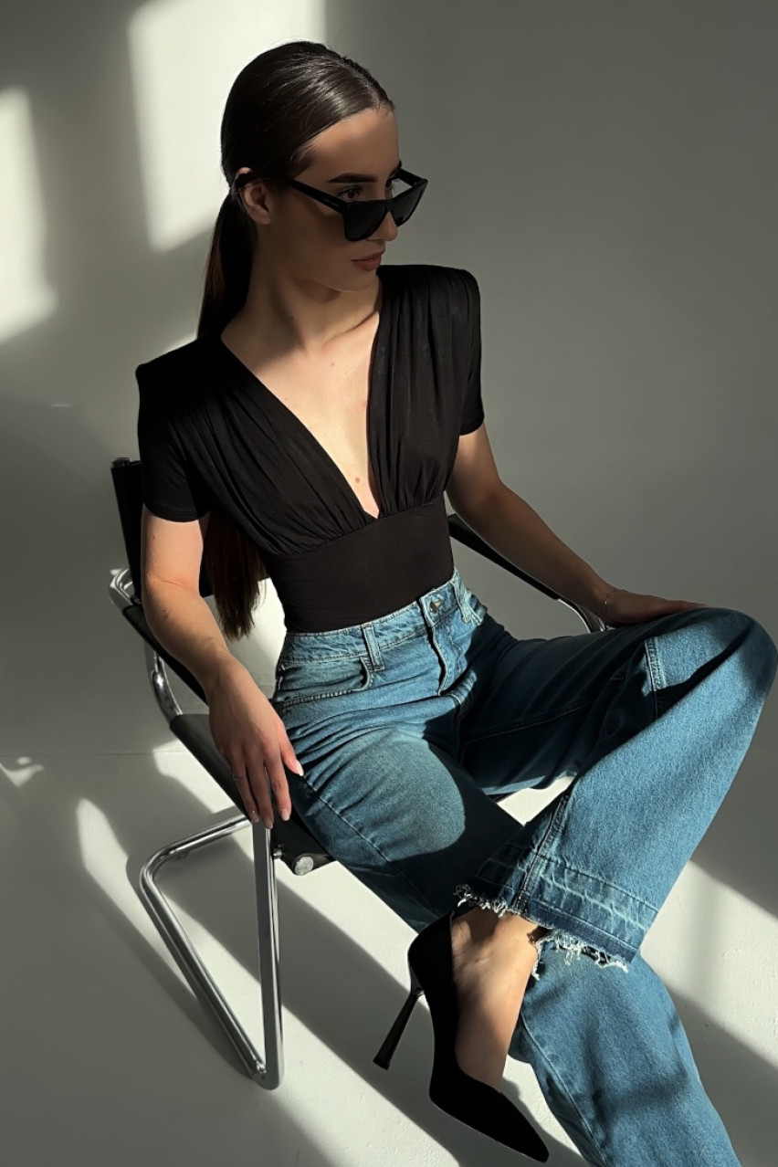 Черное боди с короткими рукавами BLAZH.