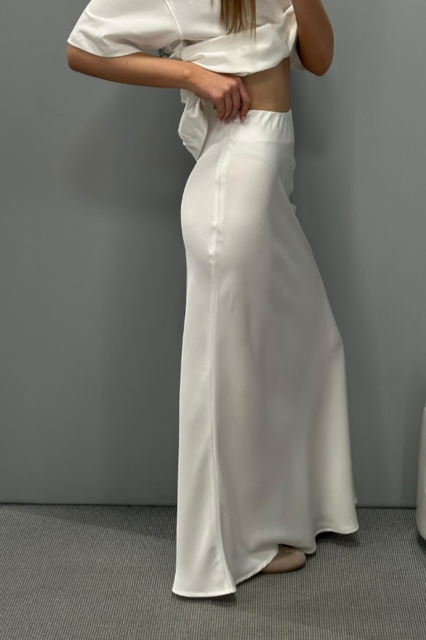 Молочна атласна максіспідниця BLAZH.