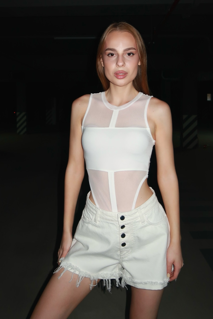 Молочні мінішорти з вишитим логотипом SS2025 BLAZH.