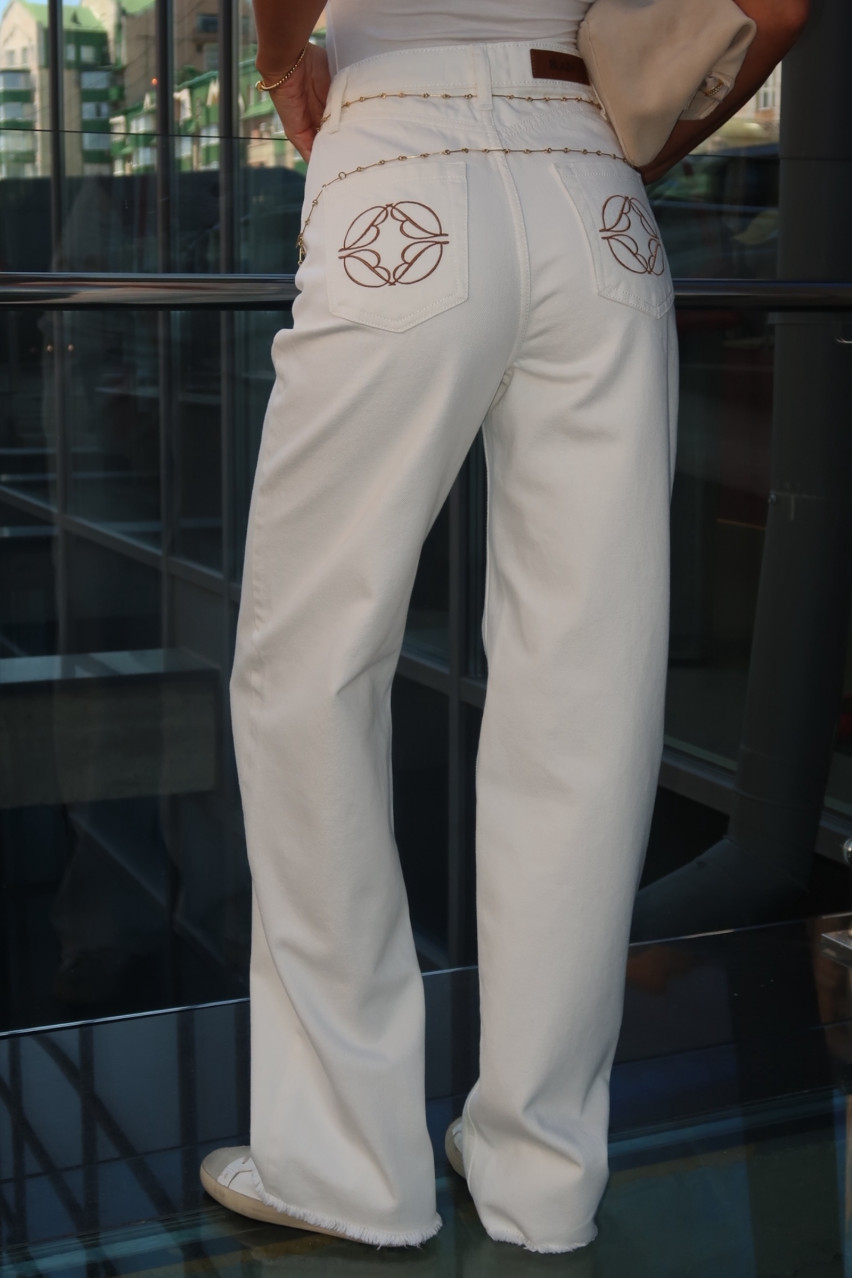 Молочні джинси з вишитим логотипом SS2025 BLAZH.