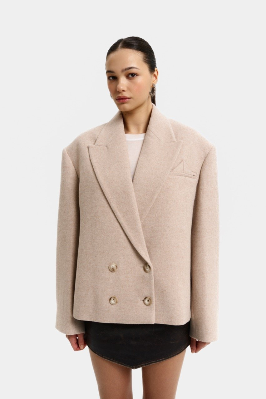Бежеве оверсайз пальто-жакет з трикутничком 11035-4 BÁZHANE