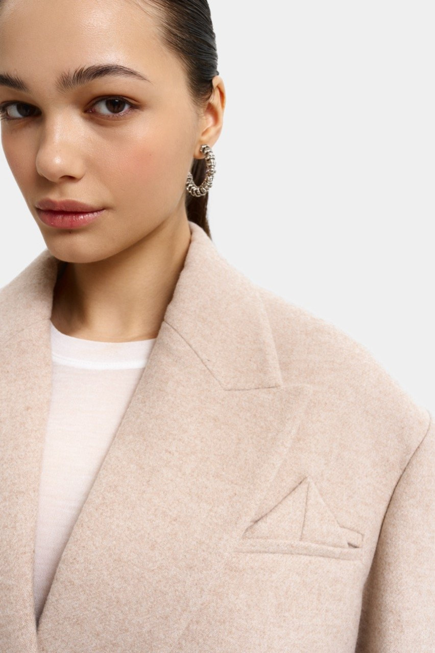 Бежеве оверсайз пальто-жакет з трикутничком 11035-4 BÁZHANE