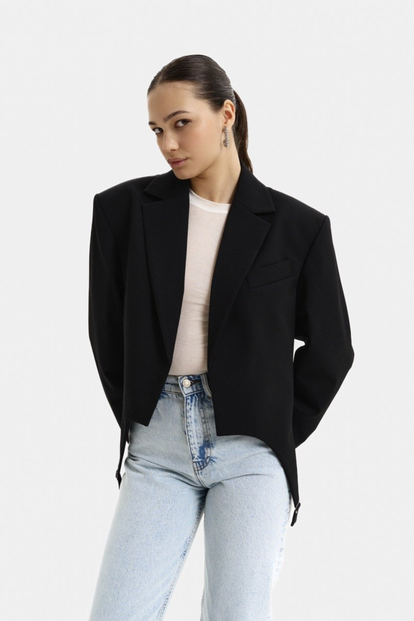 Чорний кроп-жакет з гартерами 88-2 BÁZHANE