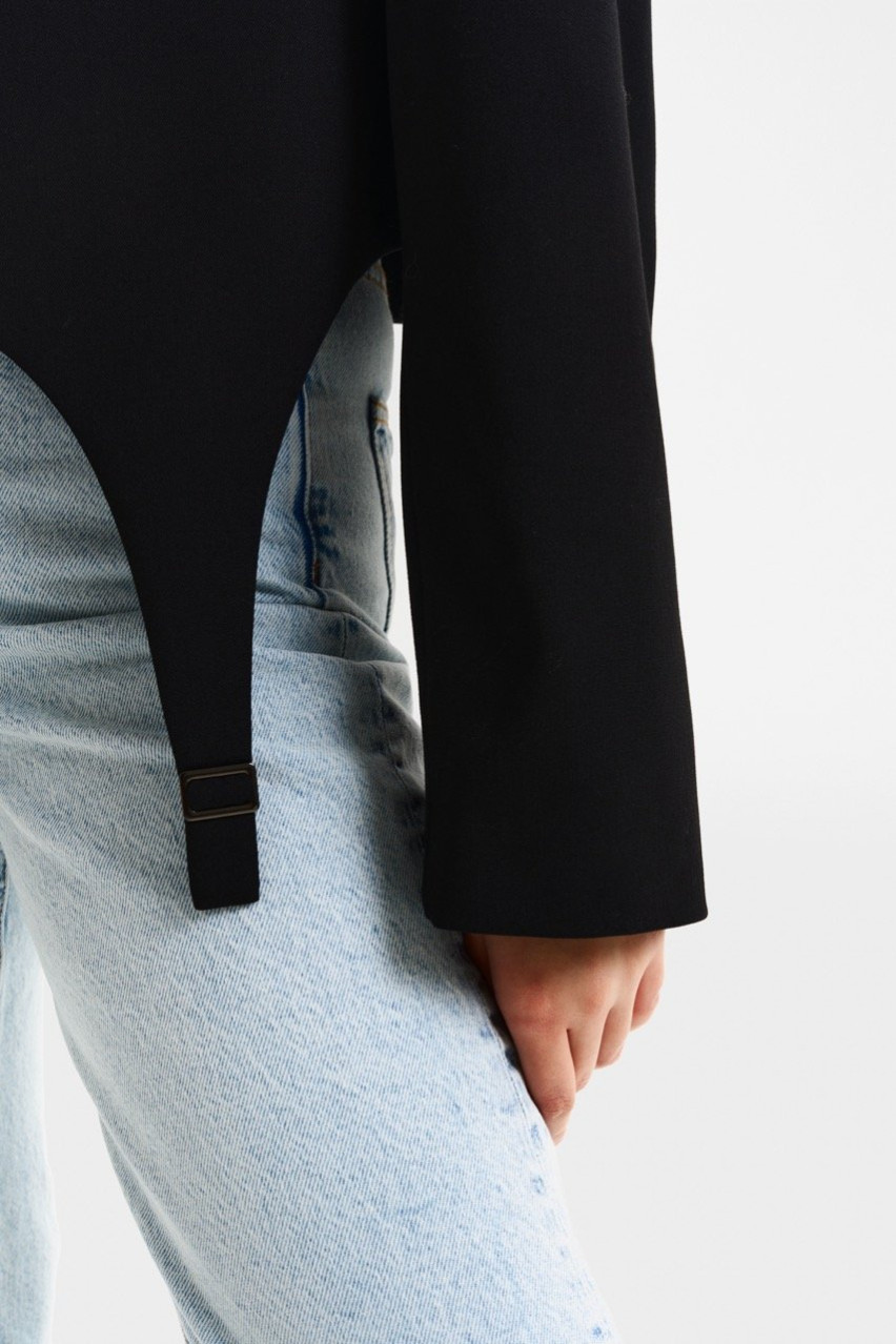 Чорний кроп-жакет з гартерами 88-2 BÁZHANE