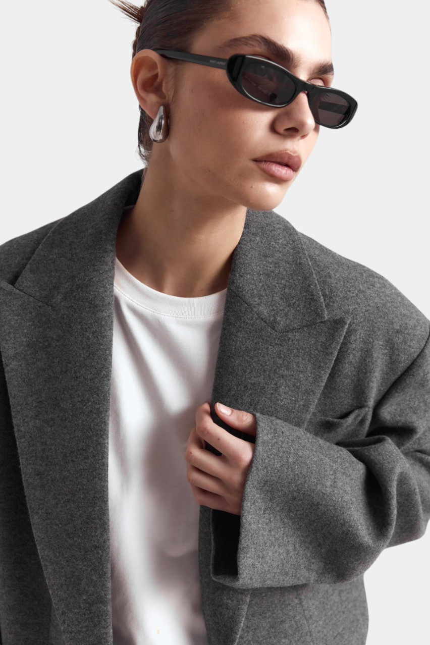 Серое кроп пальто-жакет со сборками на рукавах 1057-2 BAZHANE