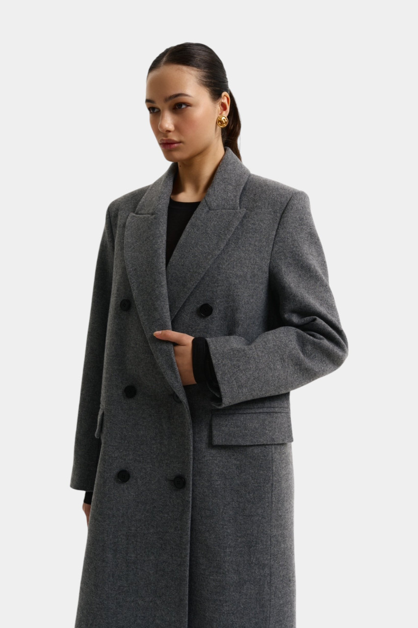 Сіре двобортне пальто прямого крою 105-3-122 BÁZHANE
