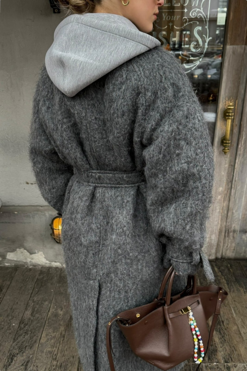 Графітове пальто максі зі спущеним рукавом 110-18-29 BÁZHANE