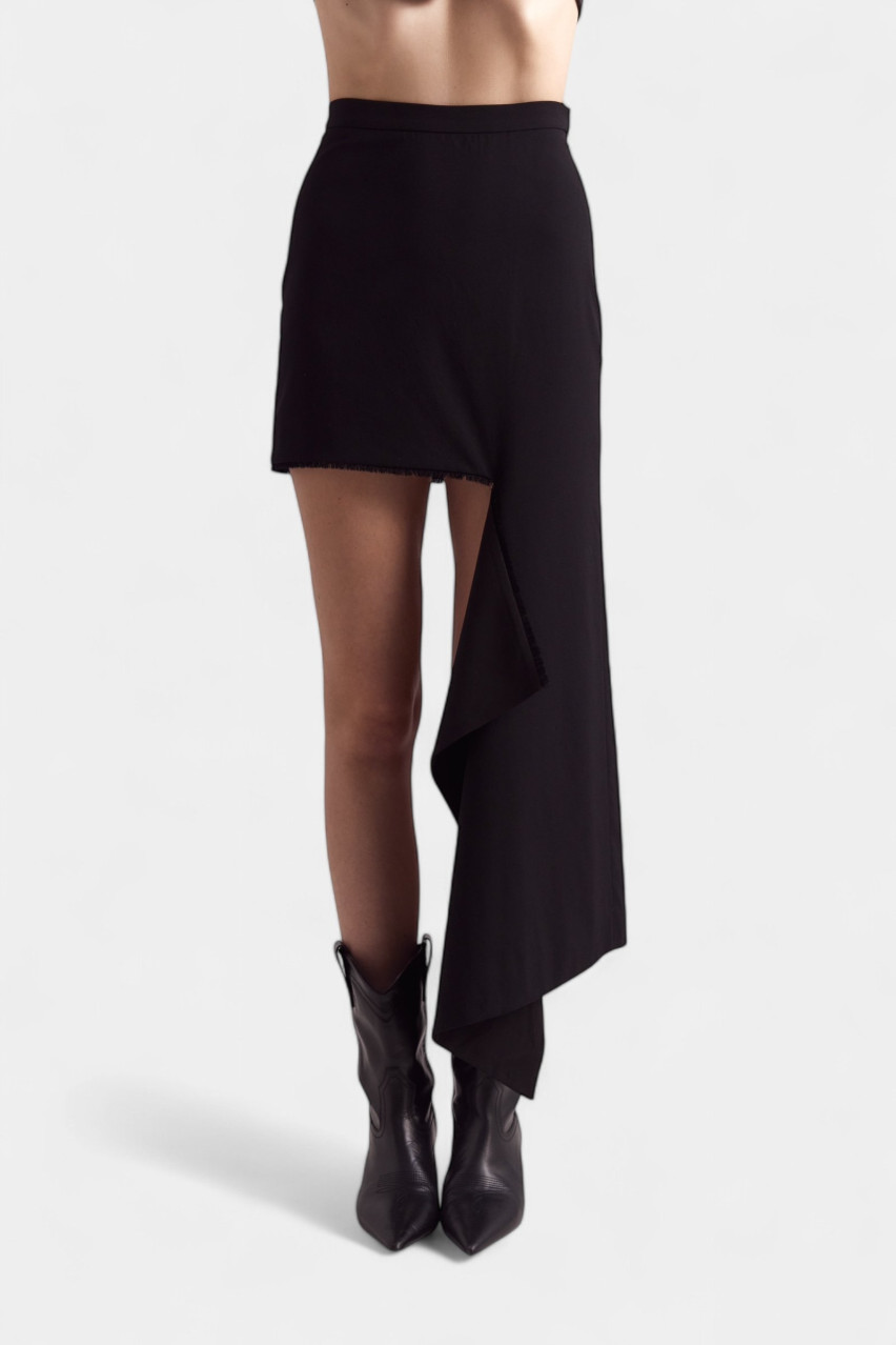 Черная мини-юбка с отрезанной деталью 1070-2-1 BÁZHANE