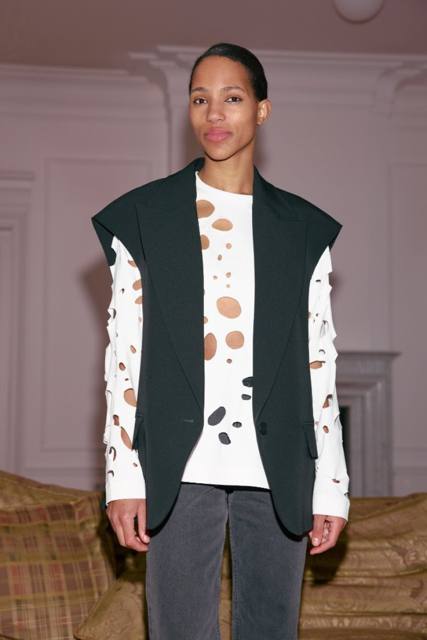 Черный оверсайз жилет WWT-VS1079-2-11 BÁZHANE