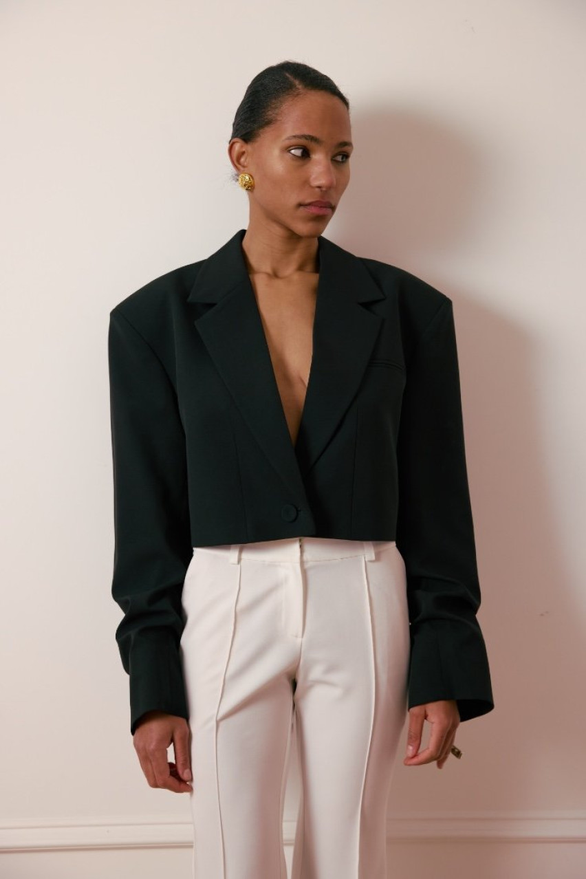 Чорний бавовняний кроп-жакет зі зборками на рукавах 1061-2-11 BÁZHANE