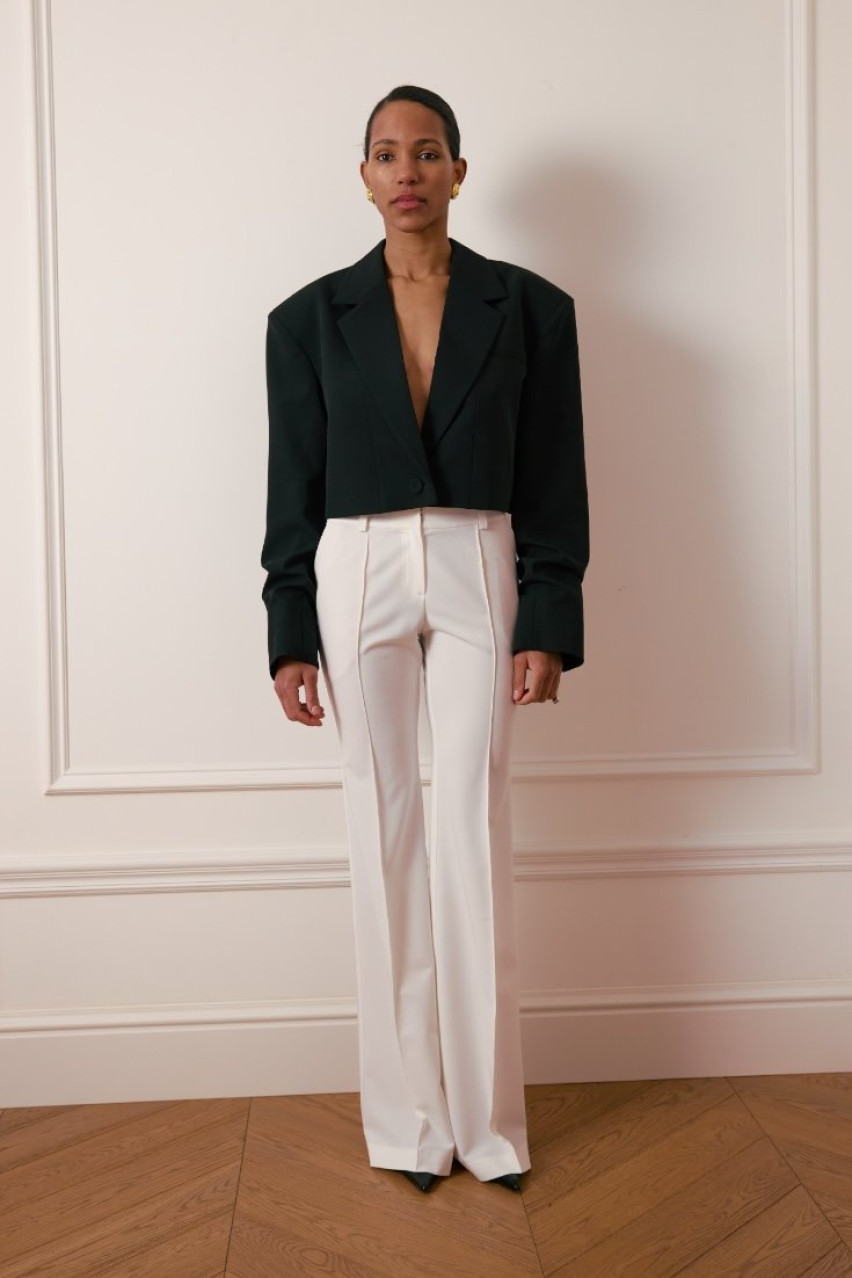 Чорний бавовняний кроп-жакет зі зборками на рукавах 1061-2-11 BÁZHANE