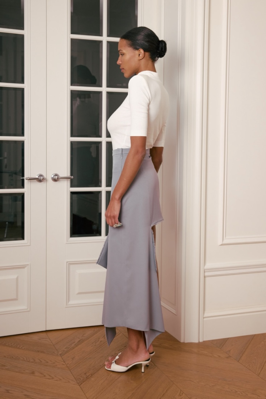 Сіра мініспідниця з відрізаною деталлю WWB-SK1070-7-42 BÁZHANE